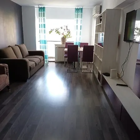 Flora Apartment *